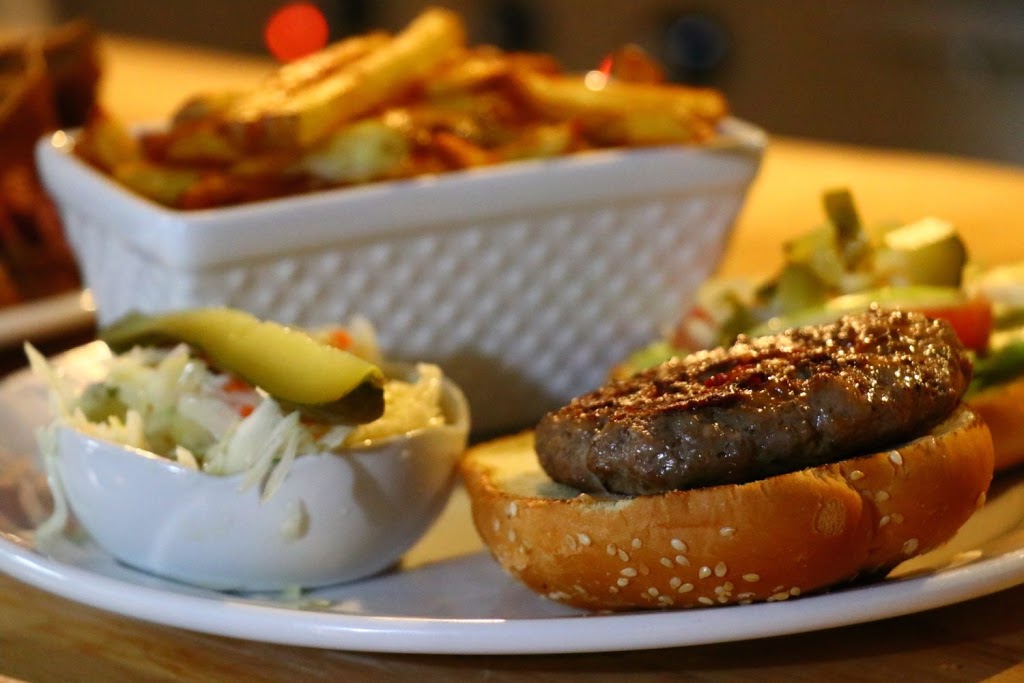 Auberge le Havre Sutton Art Gallery & Bar | 435 Rue Maple, Sutton, QC J0E 2K0, Canada | Phone: (450) 538-7417