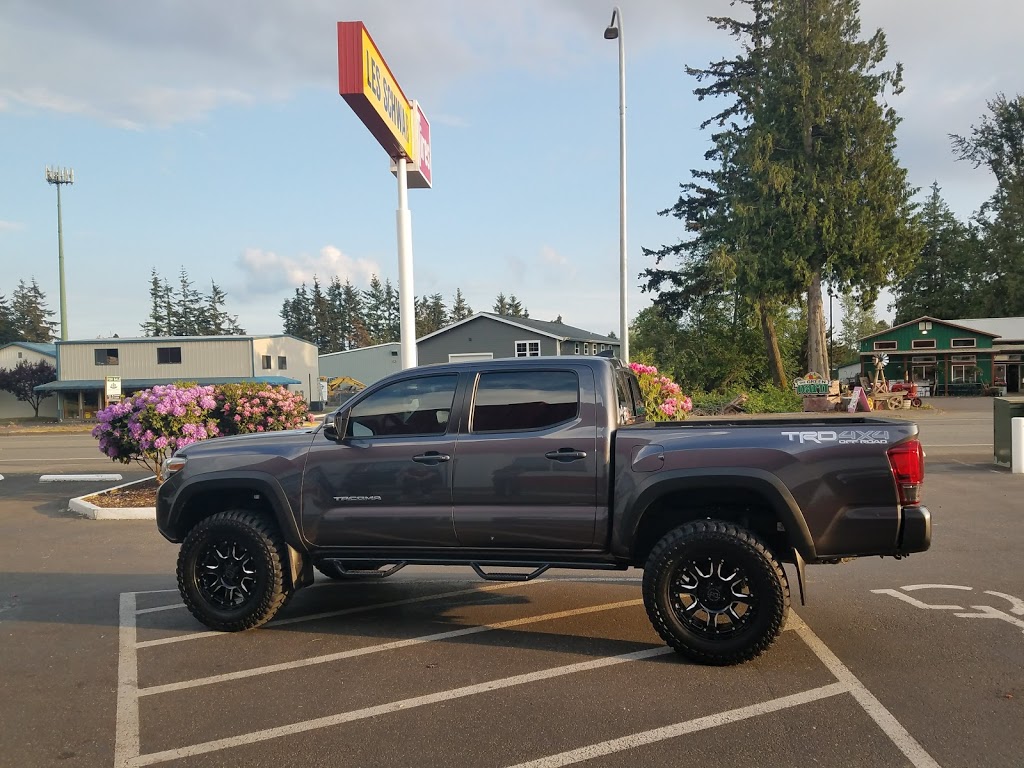 Les Schwab Tire Center | 210 Birch Bay Lynden Rd, Lynden, WA 98264, USA | Phone: (360) 354-1446