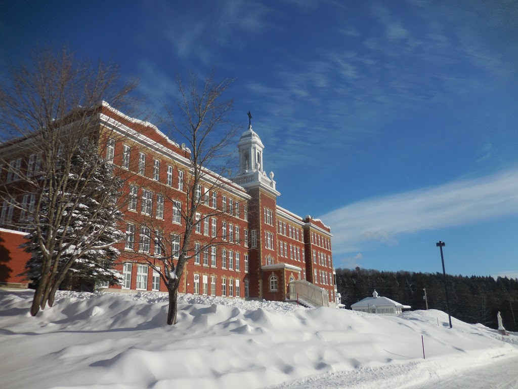 École Jésus-Marie de Beauceville | 670 9e Av, Beauceville, QC G5X 3P6, Canada | Phone: (418) 774-3709
