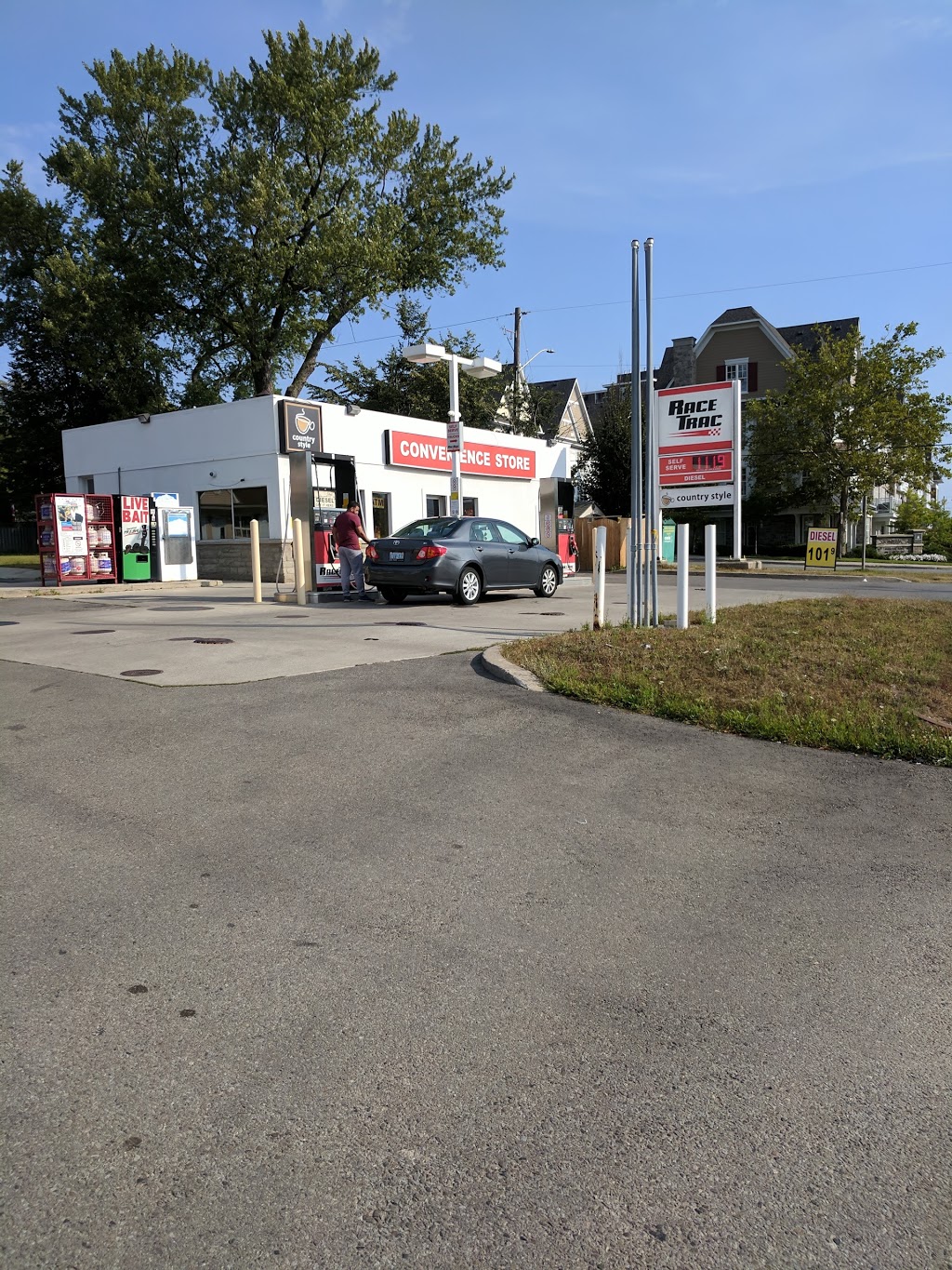 Race Trac Gas | 1417 Lakeshore Rd E, Mississauga, ON L5E 1G7, Canada | Phone: (905) 278-9326