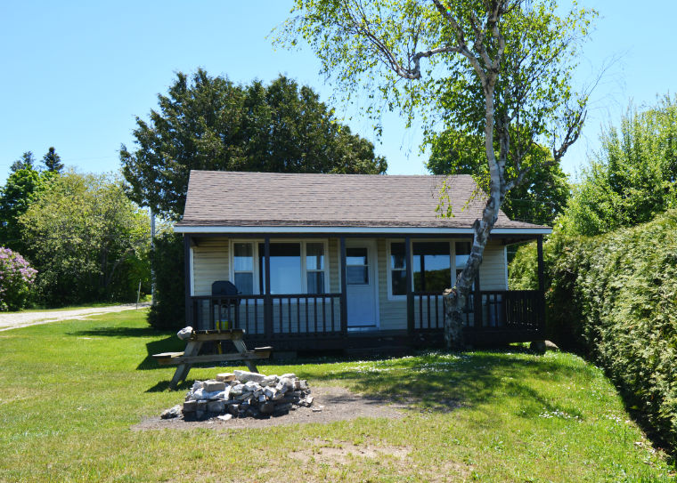 By the Bay Resort | 817 Pike Bay Rd, Wiarton, ON N0H 2T0, Canada | Phone: (519) 793-3317