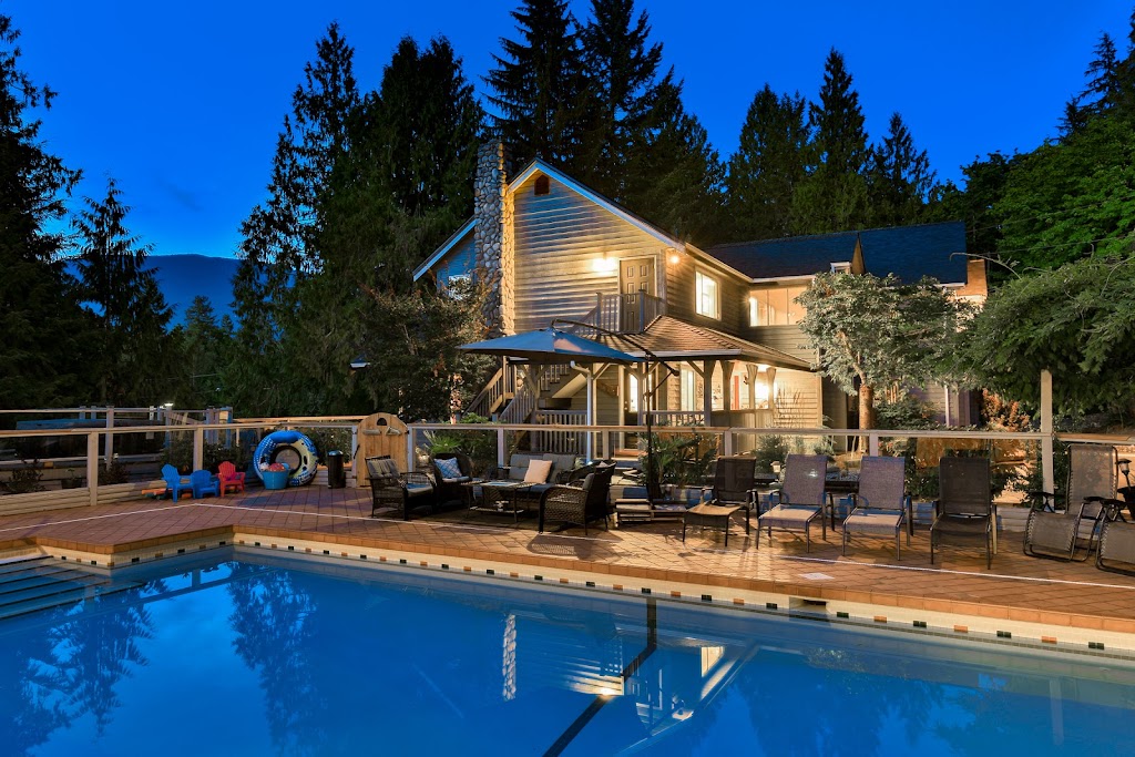 West Coast River Lodge | 7379 Rincon Rd, Port Alberni, BC V9Y 9E9, Canada | Phone: (778) 421-0868