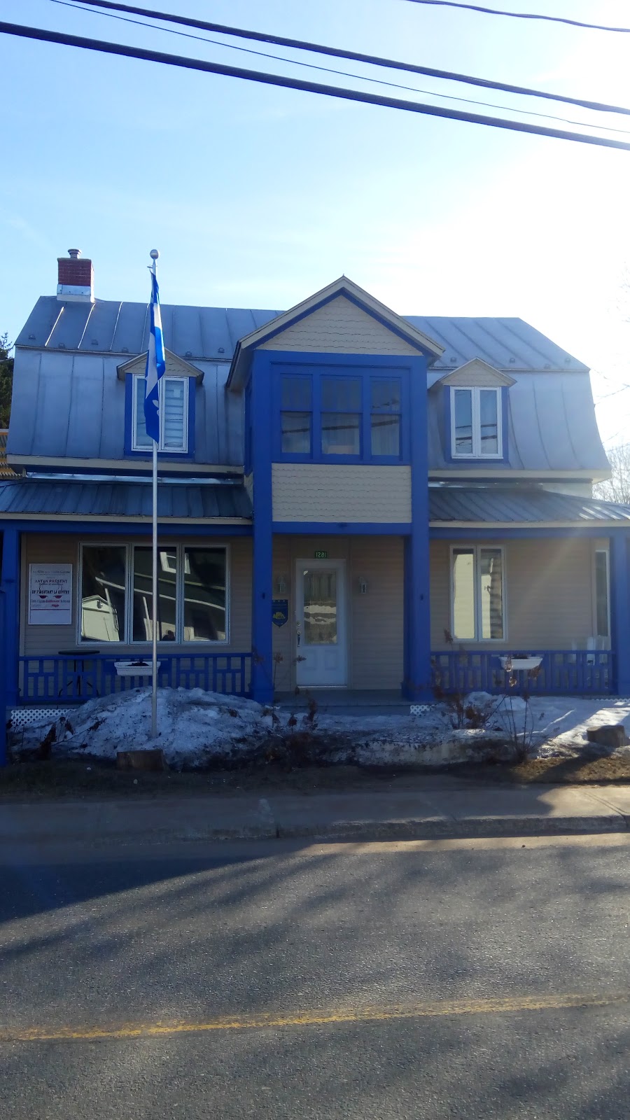Le Gîte de la Vieille Caisse | 1281 Rue Principale, Saint-Étienne-des-Grès, QC G9C 1M2, Canada | Phone: (819) 655-0327