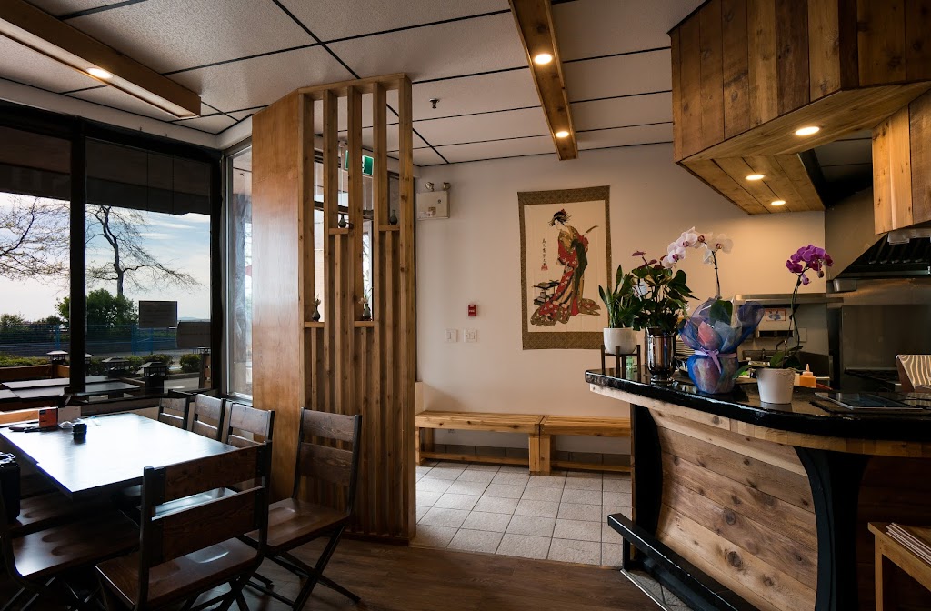 Sushi Iwa | 14959 Marine Dr, White Rock, BC V4B 1C3, Canada | Phone: (604) 560-1889