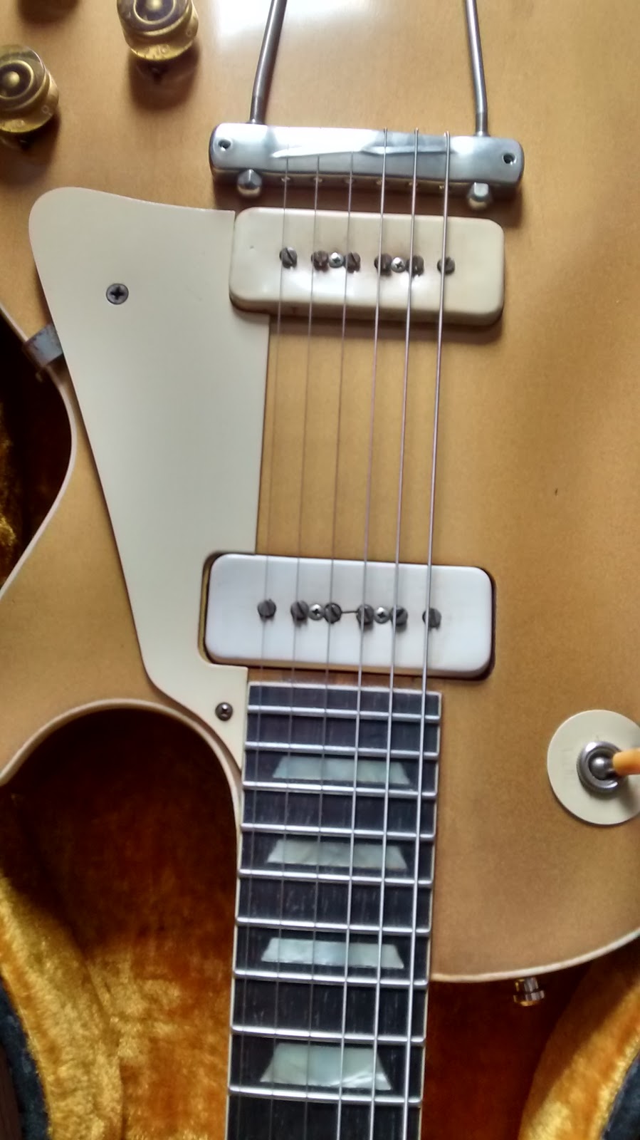 The Guitar Shoppe | 501 40 Ave NW #703, Calgary, AB T2K 5S5, Canada | Phone: (403) 401-1640