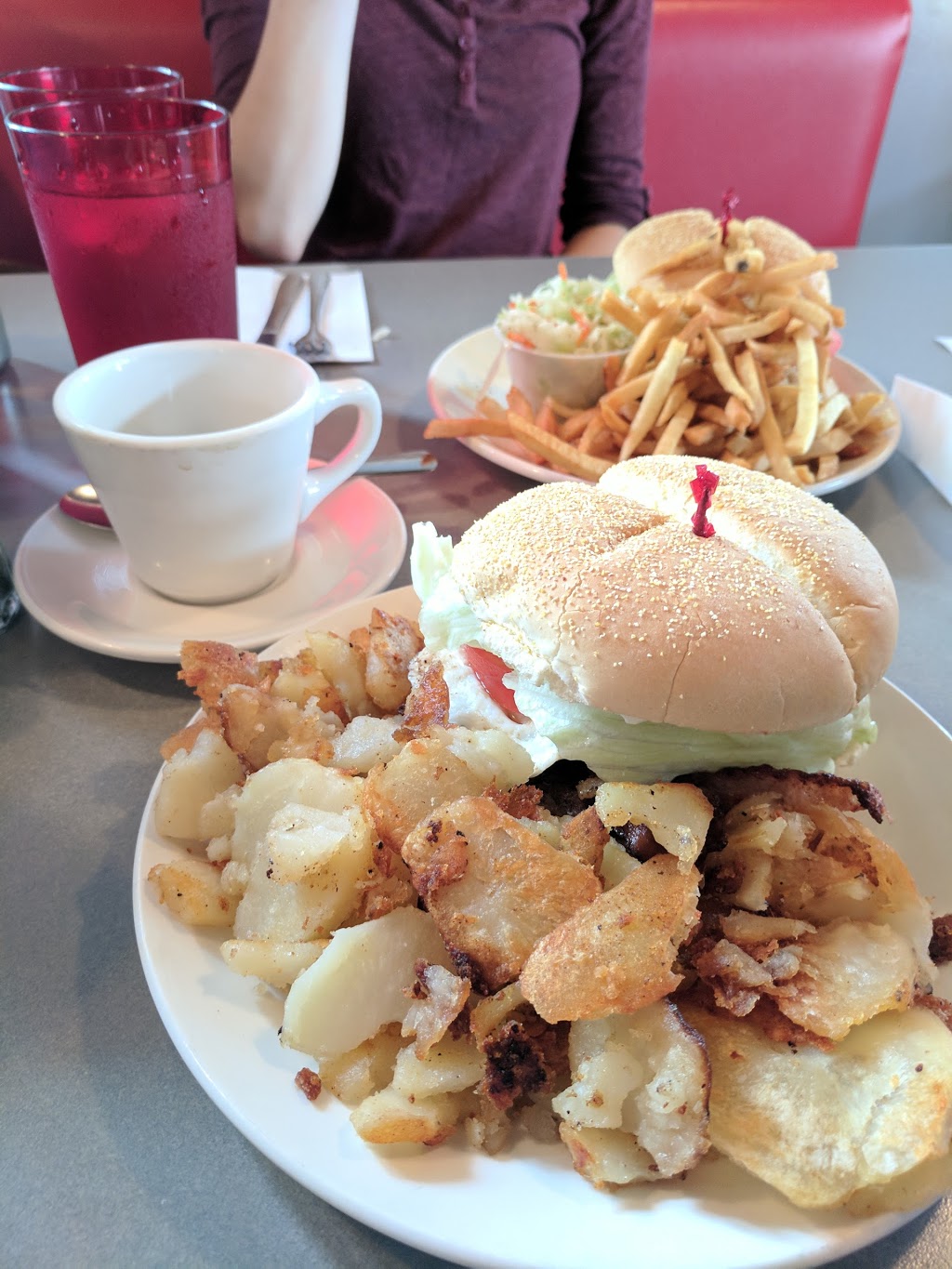 Nicks Inn | 5392 Portage Ave, Headingley, MB R4H 1G5, Canada | Phone: (204) 889-4548