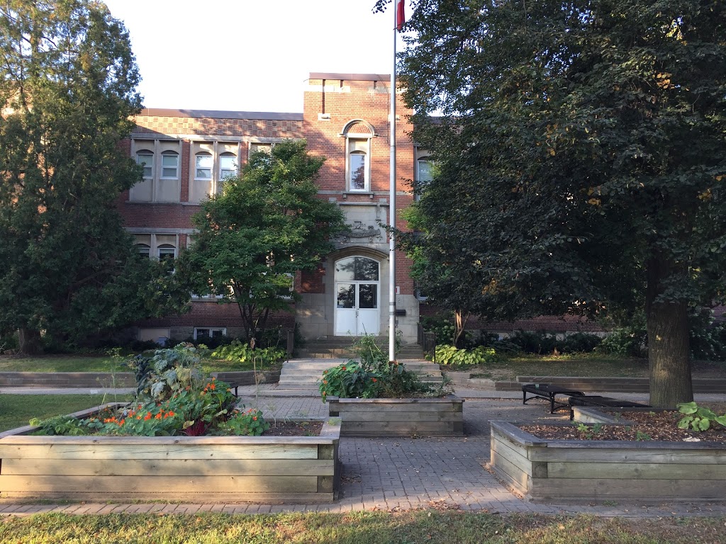 Central Public School | 638 Brant St, Burlington, ON L7R 2H2, Canada | Phone: (905) 634-7739