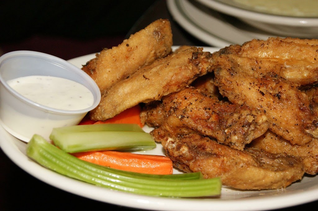 Naxos Grill & Bar | 610 Arthur St W, Thunder Bay, ON P7E 5R8, Canada | Phone: (807) 475-3886