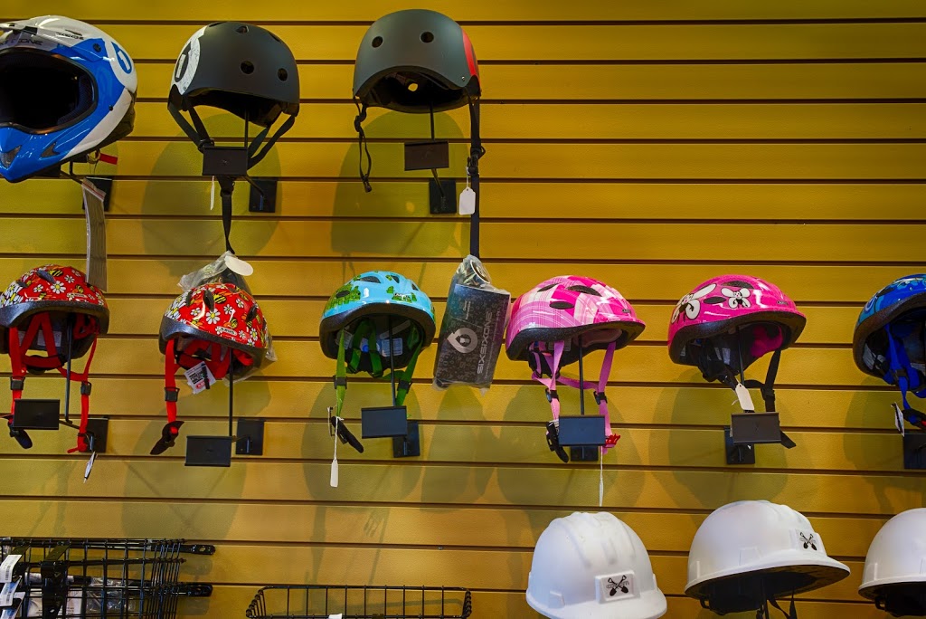 Le Vélo Vert inc. | 3030 Boulevard Sainte-Anne, Québec, QC G1E 6N1, Canada | Phone: (418) 661-1661