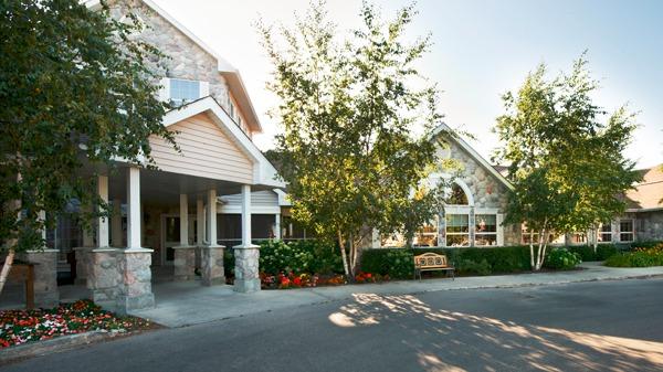 Revera The Waverly | 857 Wilkes Ave, Winnipeg, MB R3P 2M2, Canada | Phone: (204) 487-9600