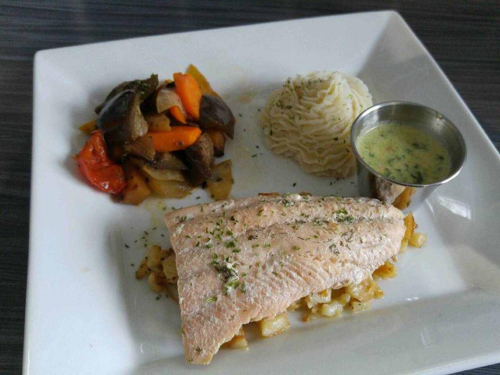 Le Salvatore | 1376 Avenue Bourgogne, Chambly, QC J3L 1L3, Canada | Phone: (450) 403-4473