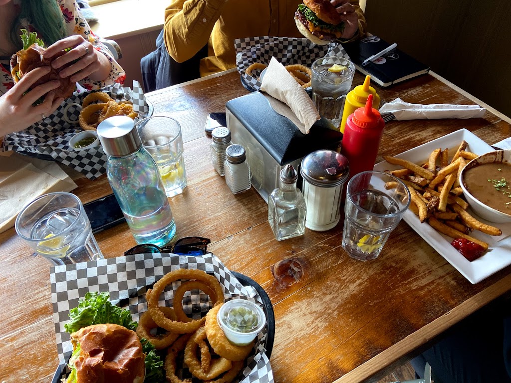 Friends Pub | 7287 ON-26, Stayner, ON L0M 1S0, Canada | Phone: (705) 428-6666