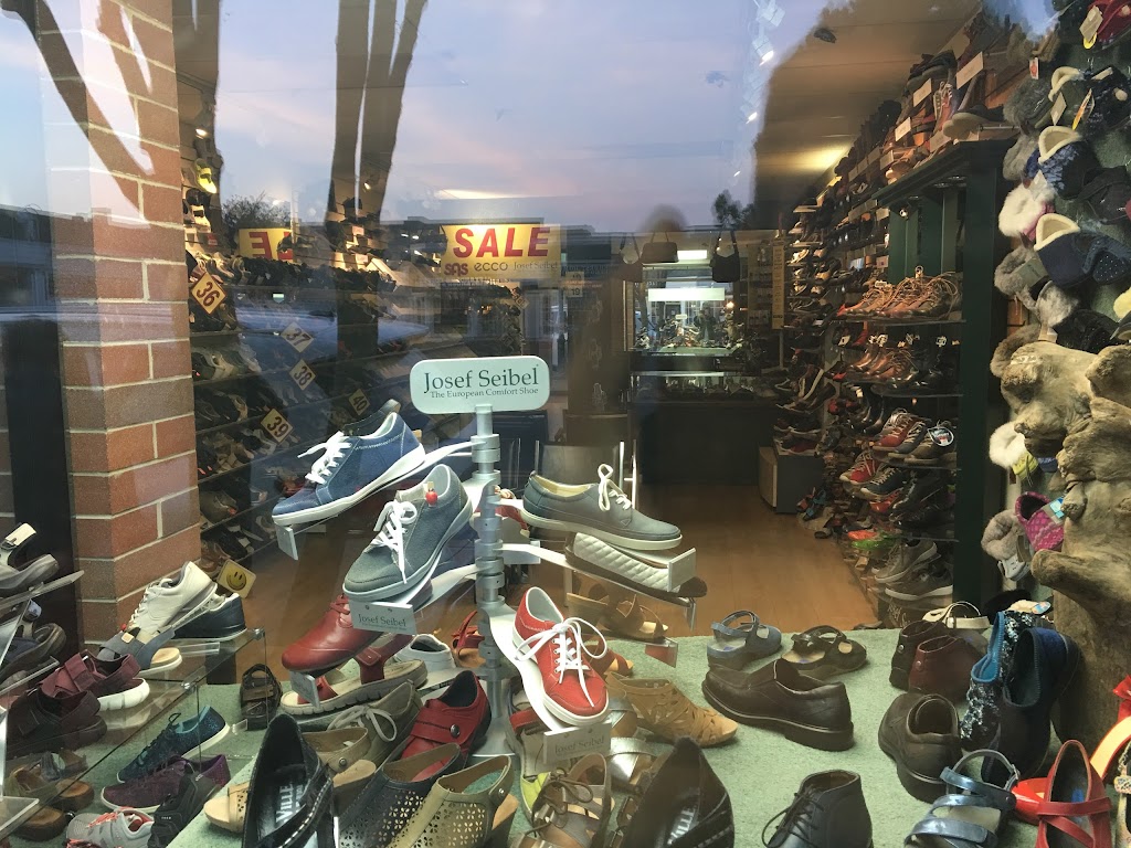 Island Shoe Place Ltd | 2378 Beacon Ave W, Sidney, BC V8L 1X3, Canada | Phone: (250) 656-5822