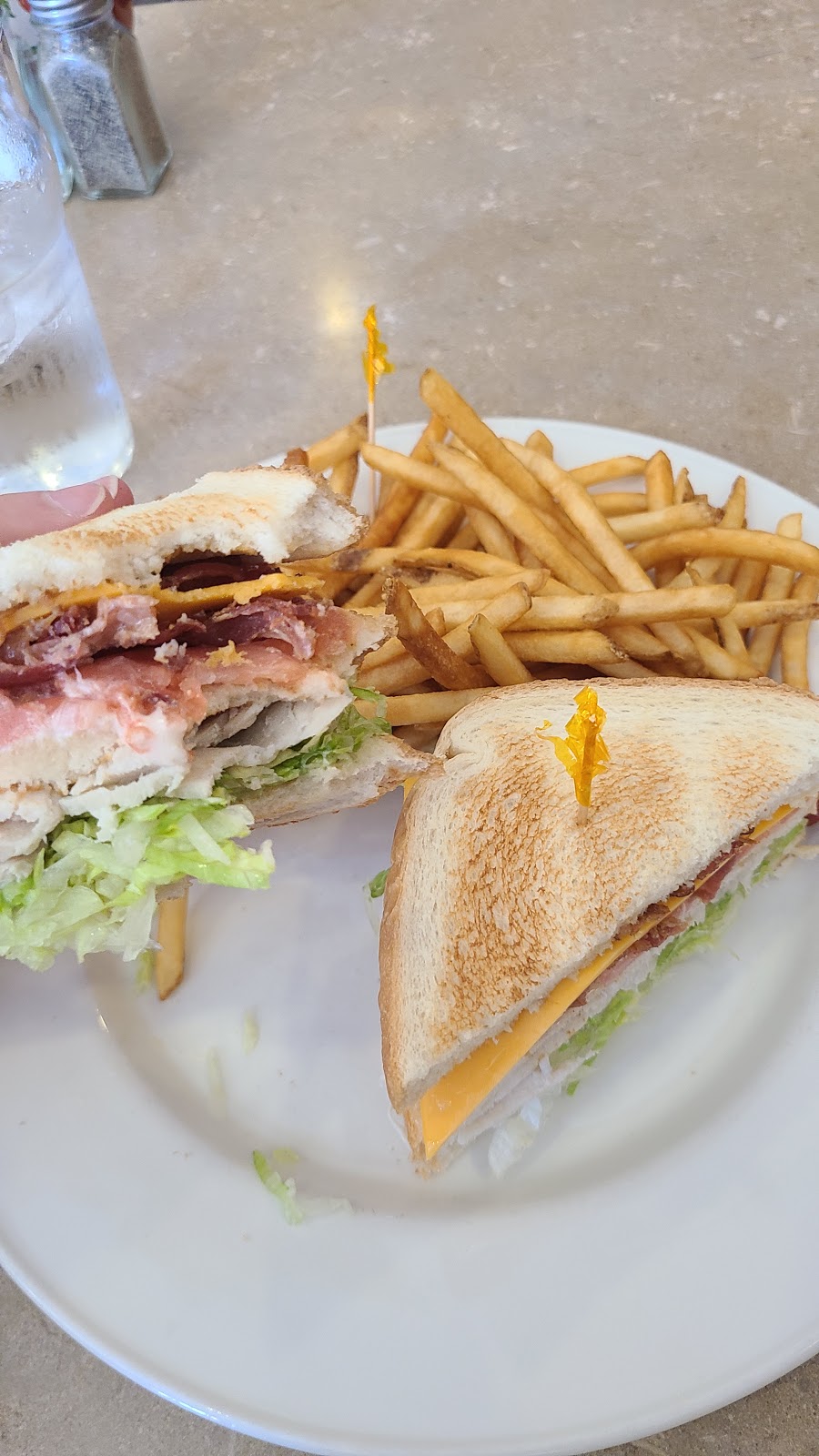 Smittys Family Restaurant and Lounge | 135 Leva Ave #102, Penhold, AB T4E 1B2, Canada | Phone: (403) 343-2691