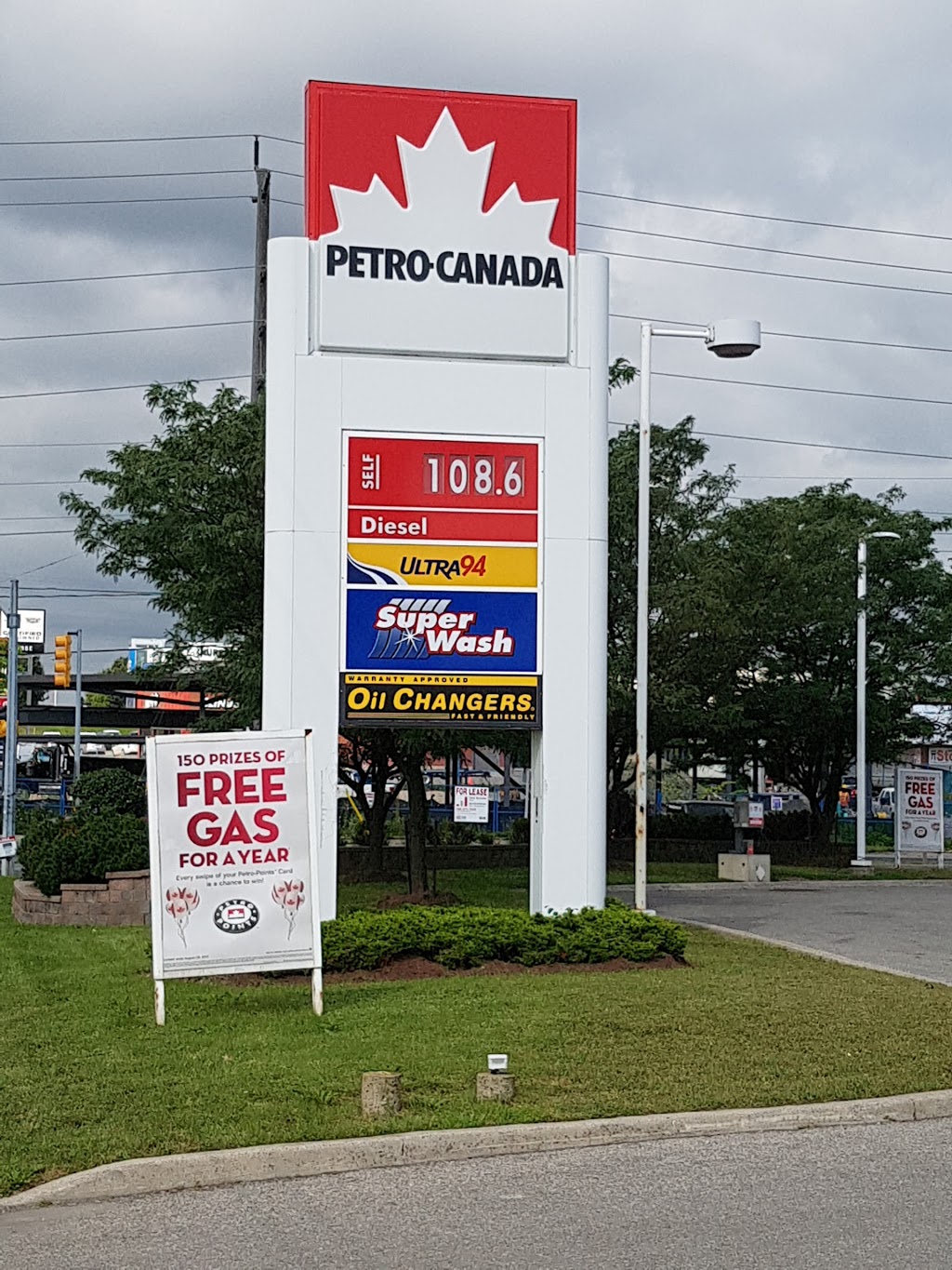 Petro-Canada | 1602 Dundas St E, Whitby, ON L1N 3K5, Canada | Phone: (905) 721-0877