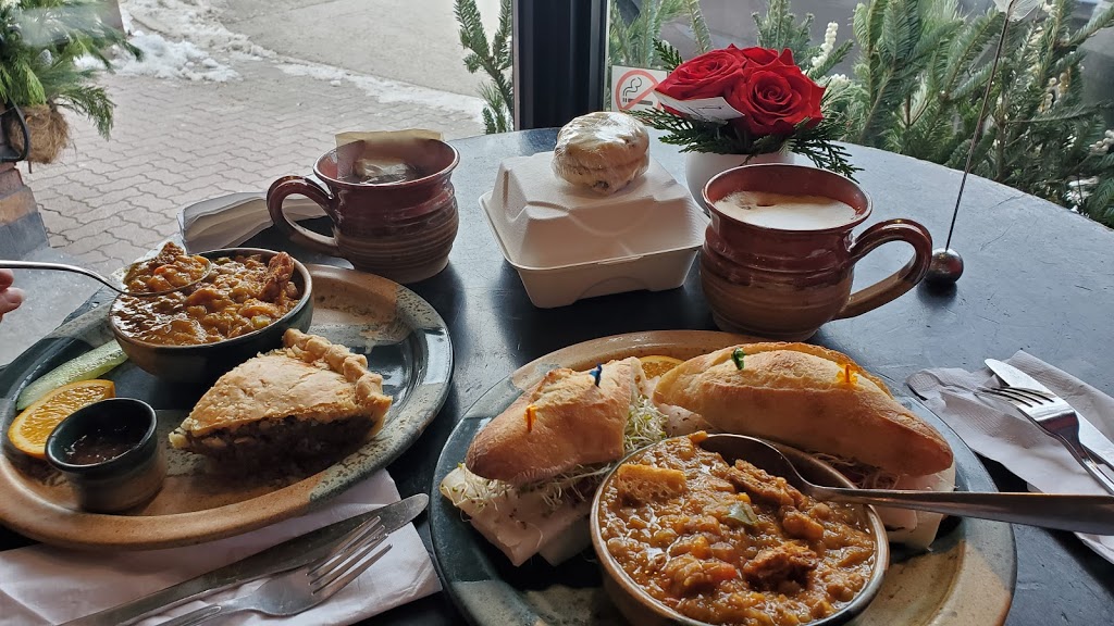 Apple Annies Cafe | 101 Mississaga St E, Orillia, ON L3V 1V6, Canada | Phone: (705) 326-7778