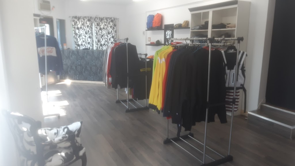 Le marché noir S.E.N.C | 1050 Rue Jean de Lalande, Drummondville, QC J2B 4W3, Canada | Phone: (819) 469-5605