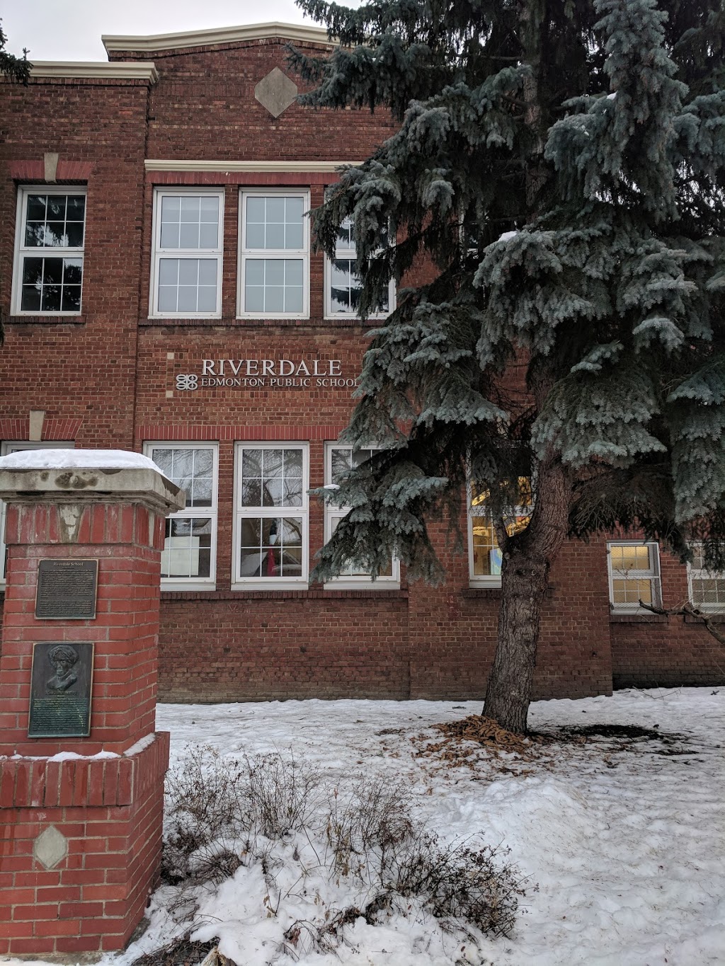 Riverdale School | 8901 101 Ave NW, Edmonton, AB T5H 0B1, Canada | Phone: (780) 425-7600