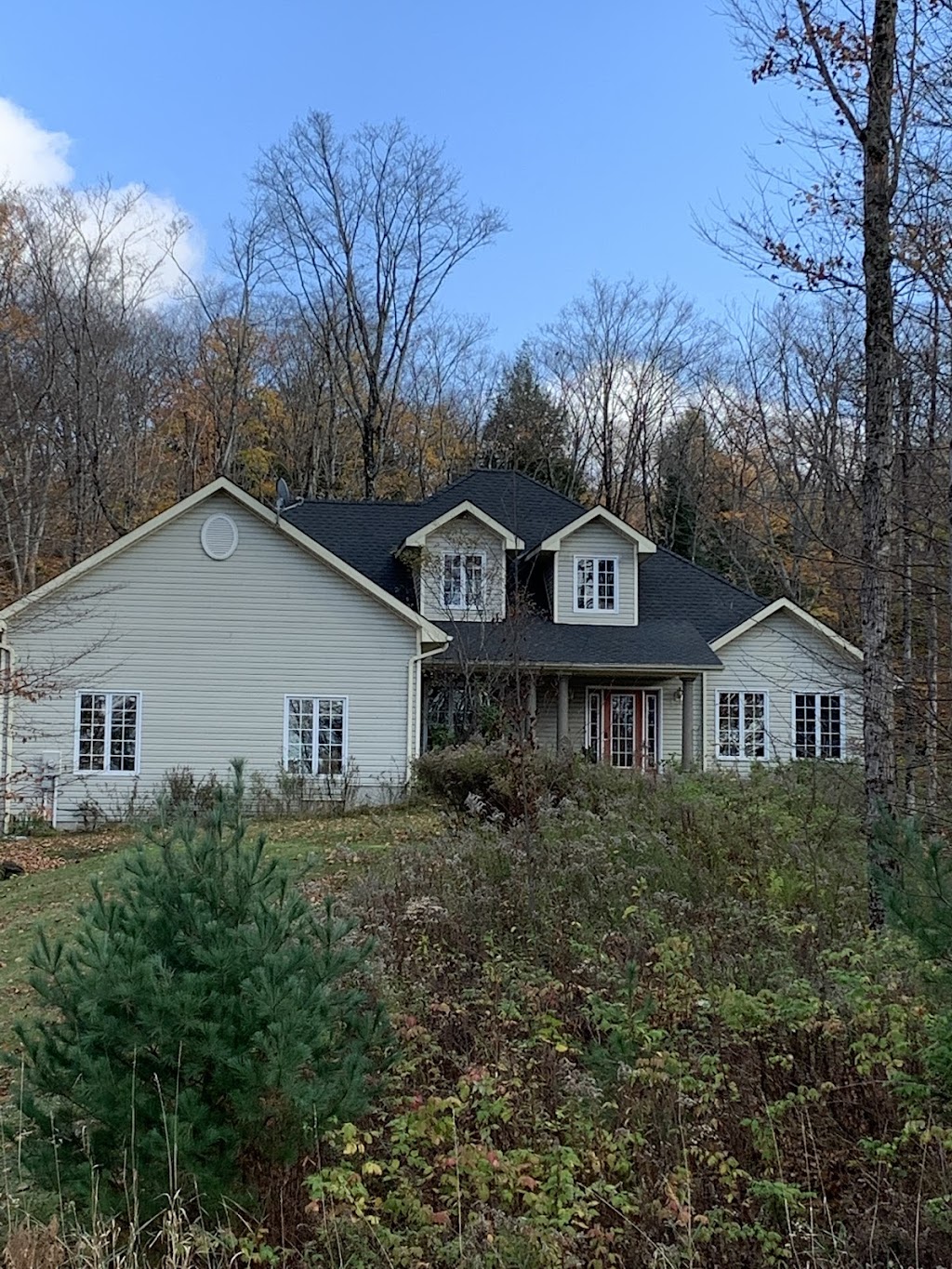 Canadian Style Roofing | 257 Dodson Rd, Barrie, ON L4N 4T6, Canada | Phone: (437) 533-4627