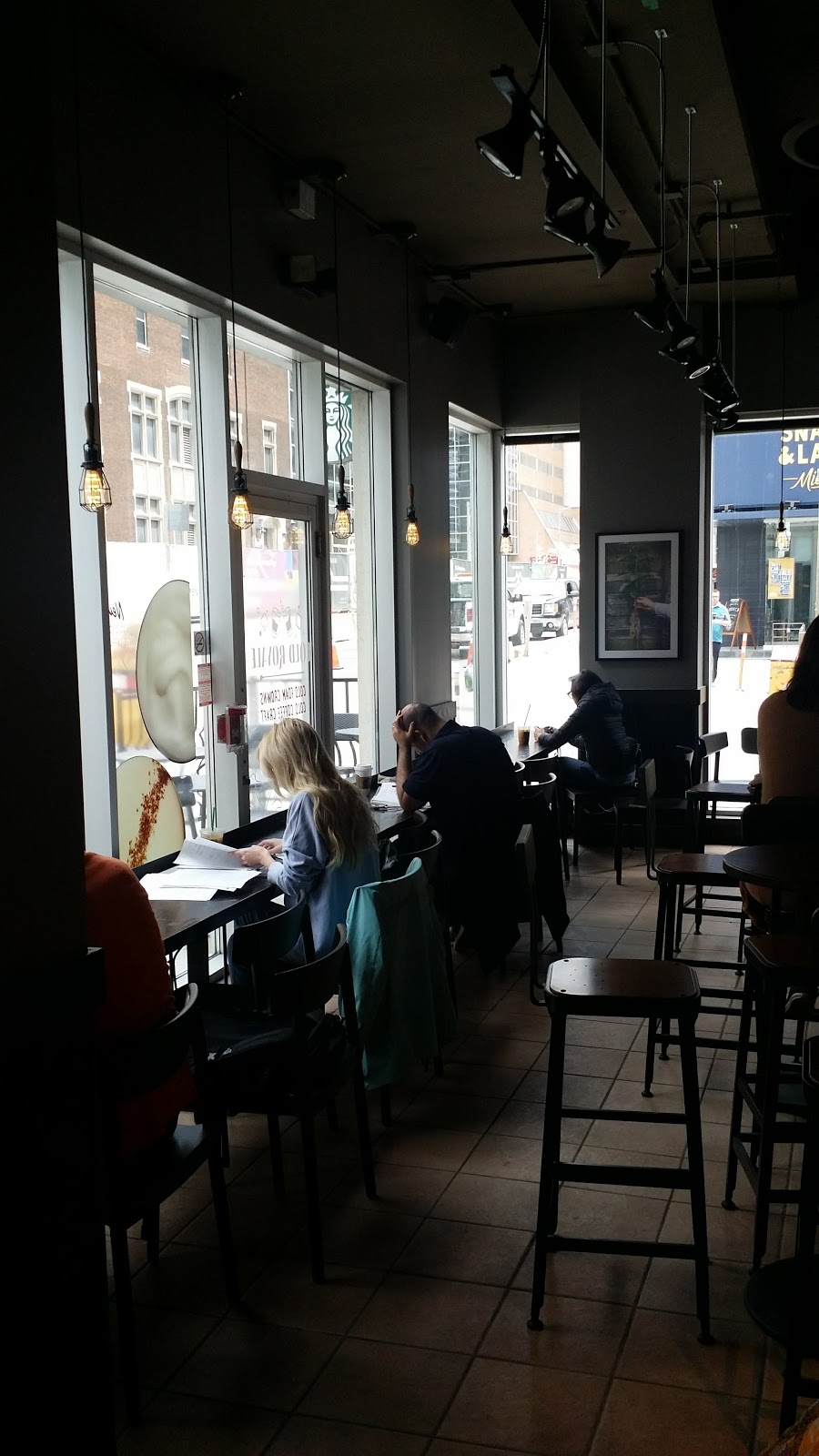 Starbucks | 39 Eglinton Ave E, Toronto, ON M4P 1A2, Canada | Phone: (416) 483-6850