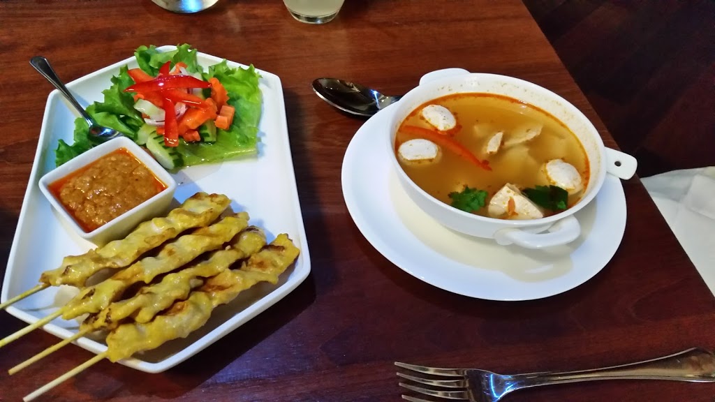Soontorn Bahn Thai | 210 Lakeshore Rd E, Oakville, ON L6J 1H8, Canada | Phone: (905) 815-8488