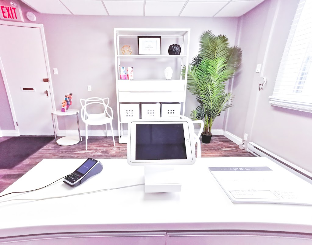 Beauty Box | 22 Second St Suite 201, Collingwood, ON L9Y 1E3, Canada | Phone: (705) 994-3811