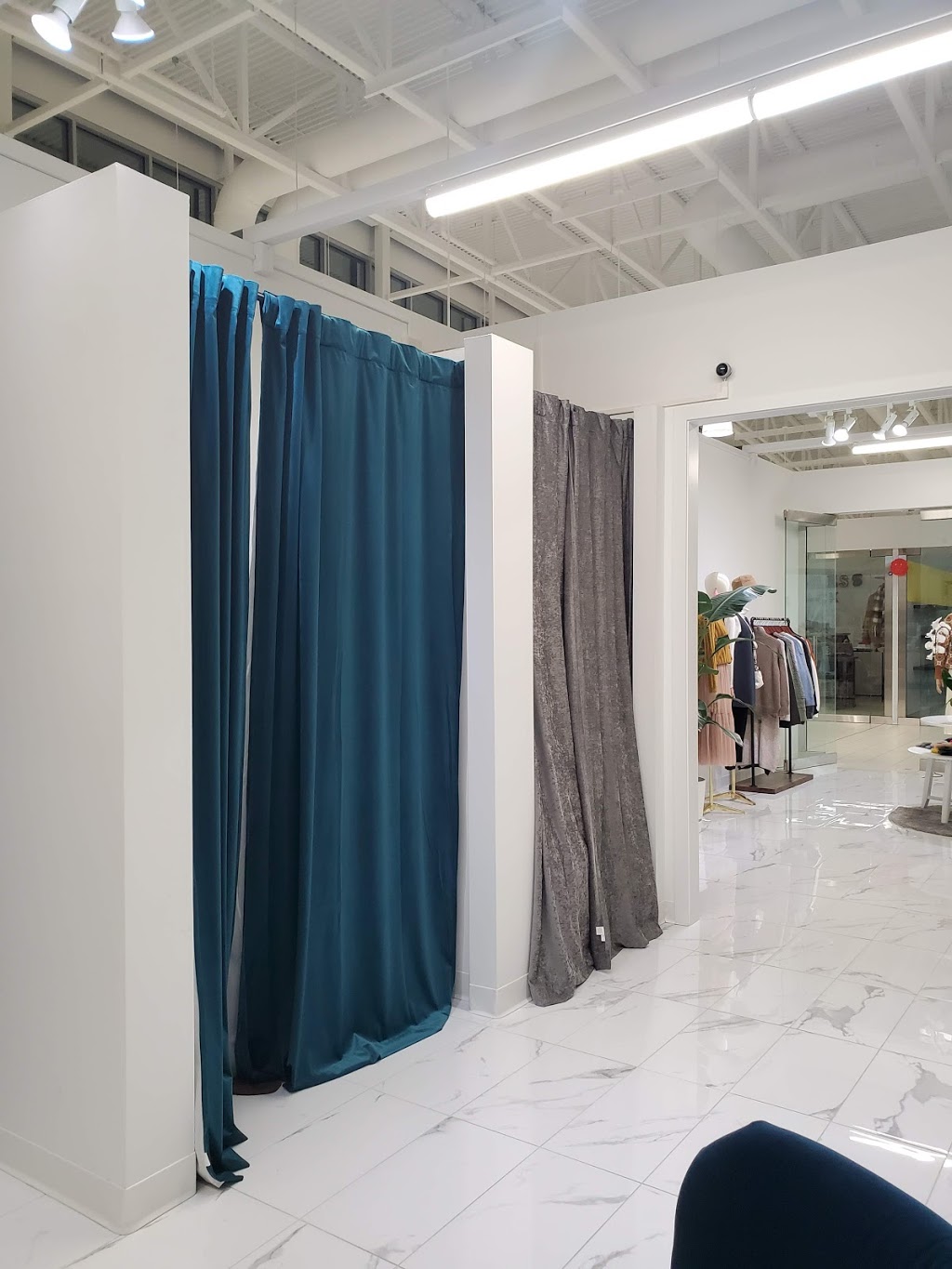 Mirra Masa Fashion Boutique | 260300 Writing Creek Cres, Balzac, AB T0M 0E0, Canada | Phone: (587) 839-6272