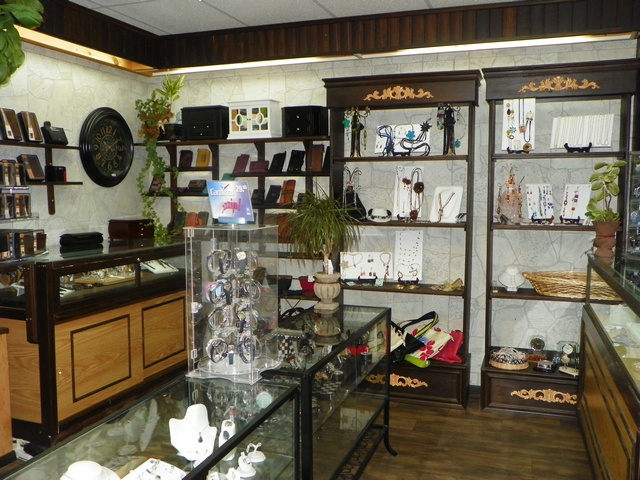 Bijouterie St-Arneault | 1362 Rue dActon, Acton Vale, QC J0H 1A0, Canada | Phone: (450) 546-2493