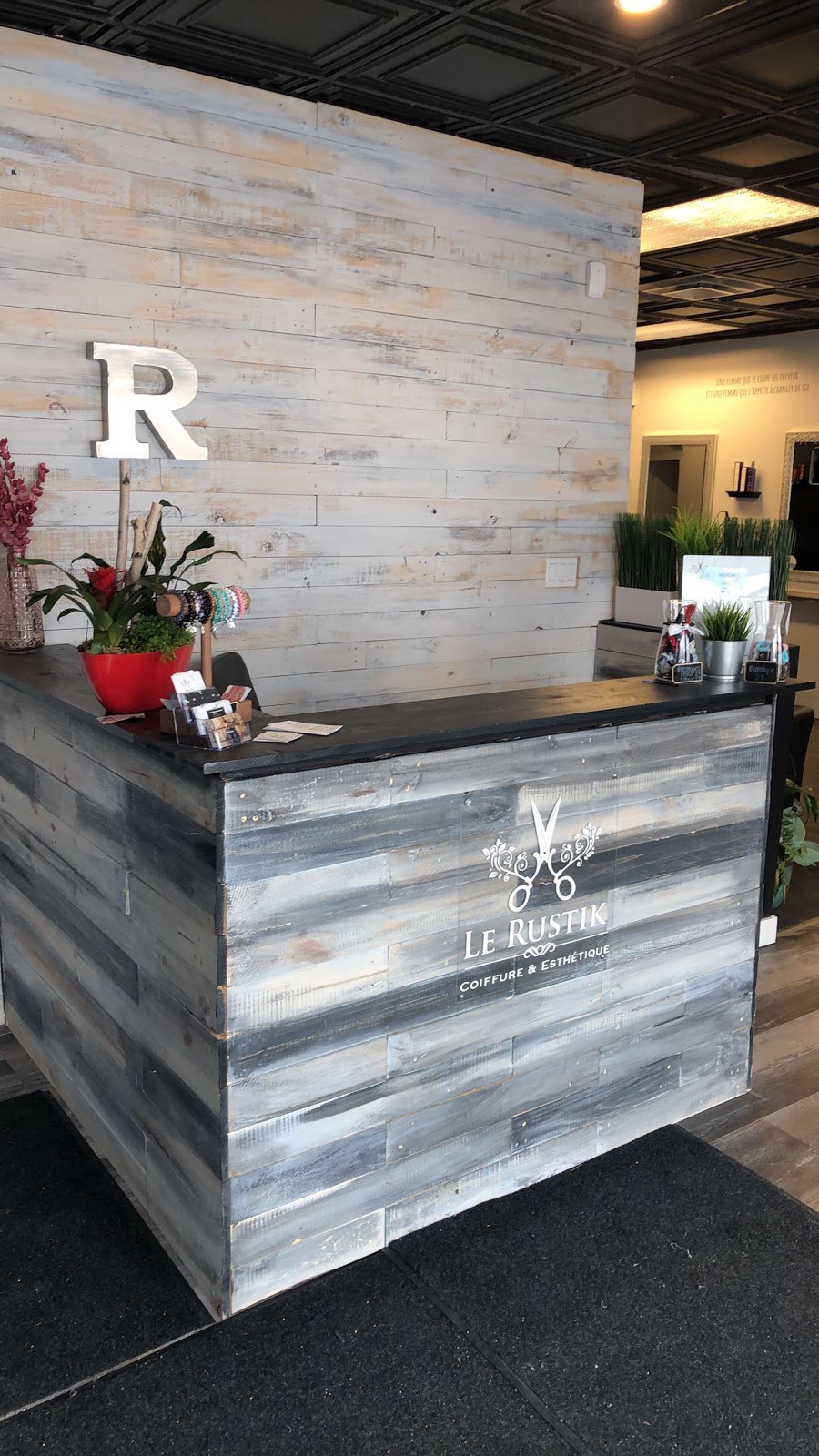 Le Rustik Coiffure et Esthétique | 4600 Boulevard Sainte-Rose, Laval, QC H7R 1Z2, Canada | Phone: (450) 314-2244