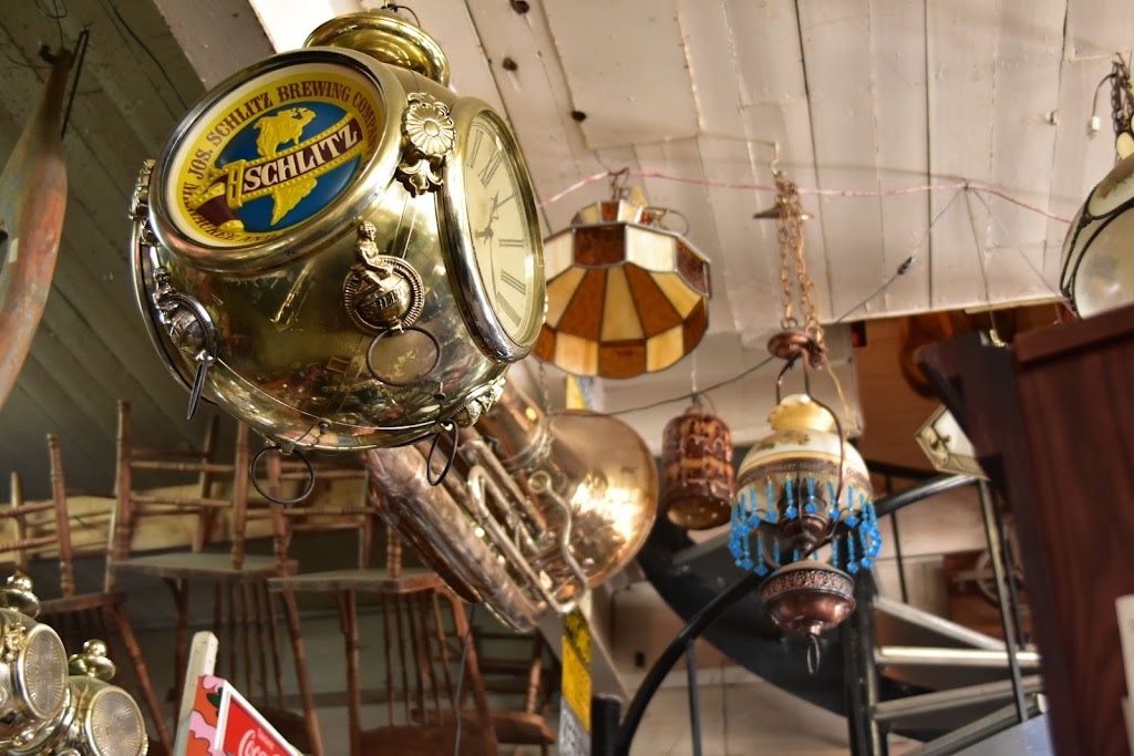 Marché aux puces | 4657 Rue Dollard, Lac-Mégantic, QC G6B 1V3, Canada | Phone: (819) 583-0615