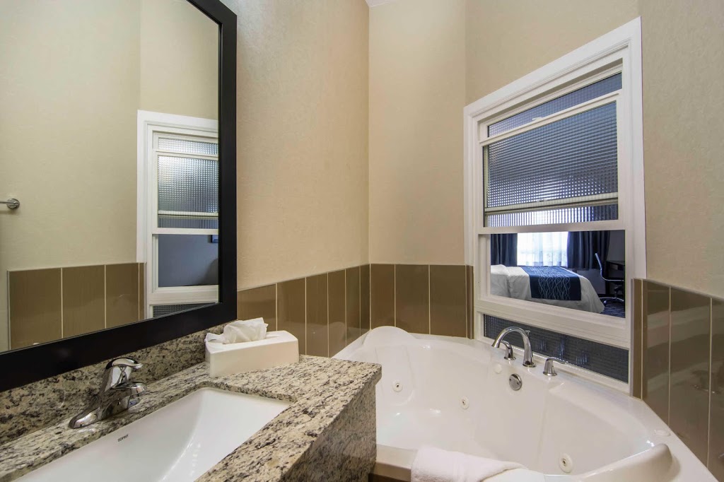 Comfort Inn & Suites | 120 Town Crest Rd, Fort Saskatchewan, AB T8L 0G7, Canada | Phone: (780) 998-4000