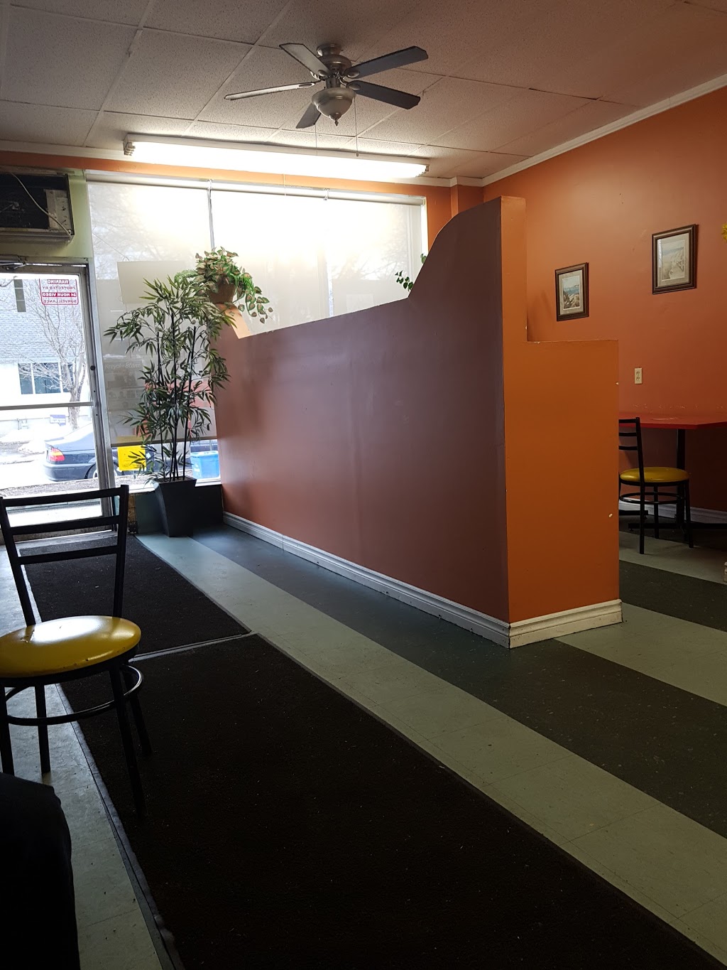 Soleil des Iles | 287 Queen Mary St, Ottawa, ON K1K 1X1, Canada | Phone: (613) 744-4439