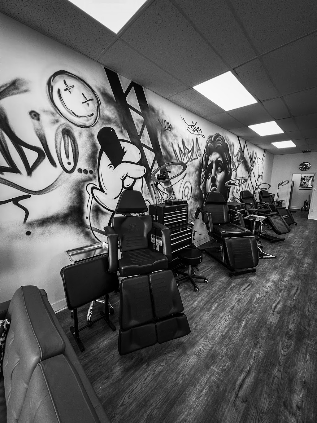 Le Studio | 890 Rue Notre-Dame Suite 110, Saint-Sulpice, QC J5W 3W5, Canada | Phone: (450) 591-0568