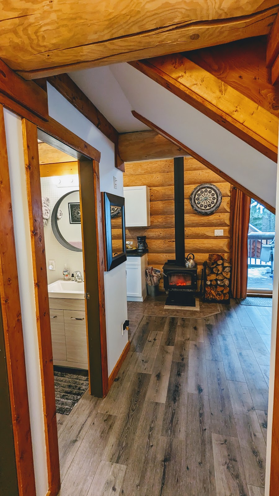 Little Eagles Cabin | Sunshine Valley, BC V0X 1L0, Canada | Phone: (778) 779-2939
