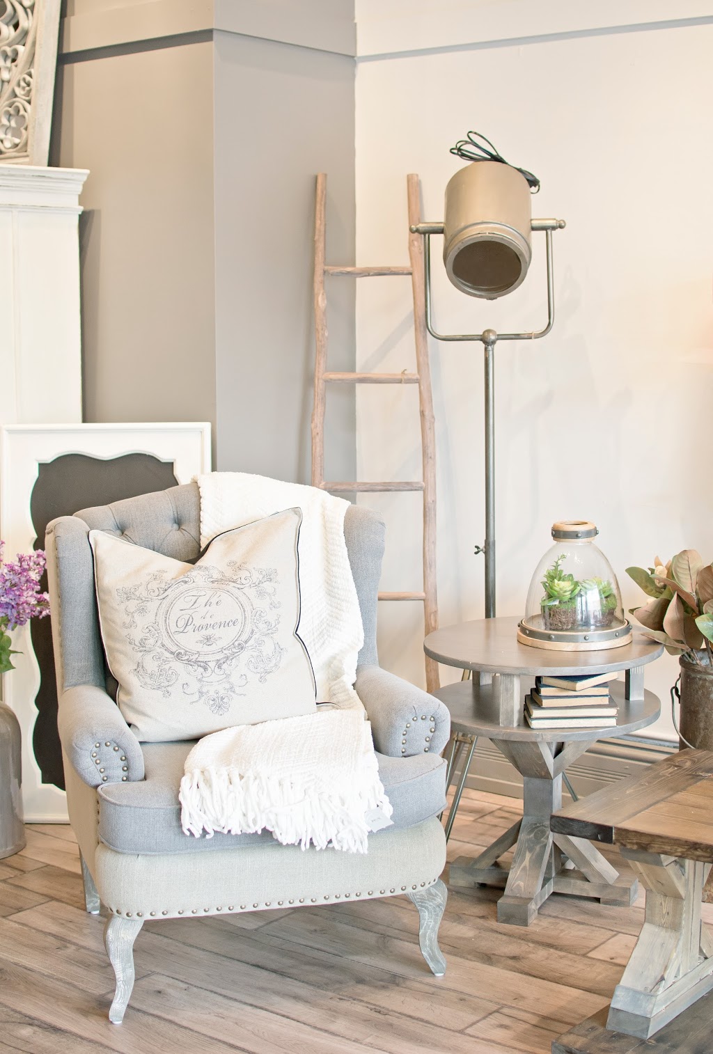 Bella Fleur Boutique | 5 King St E, Bowmanville, ON L1C 1N1, Canada | Phone: (905) 419-3777