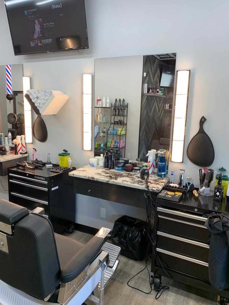 GOLDEN BLADE BARBER SHOP | 2525 Woodview Dr SW #308, Calgary, AB T2W 3Y1, Canada | Phone: (403) 281-1299