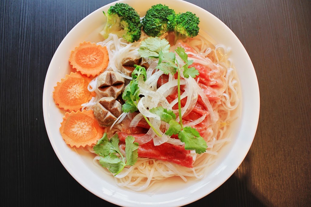 Viet Délices | 427 Boulevard Rosemont, Montréal, QC H2S 1Z2, Canada | Phone: (514) 279-8882