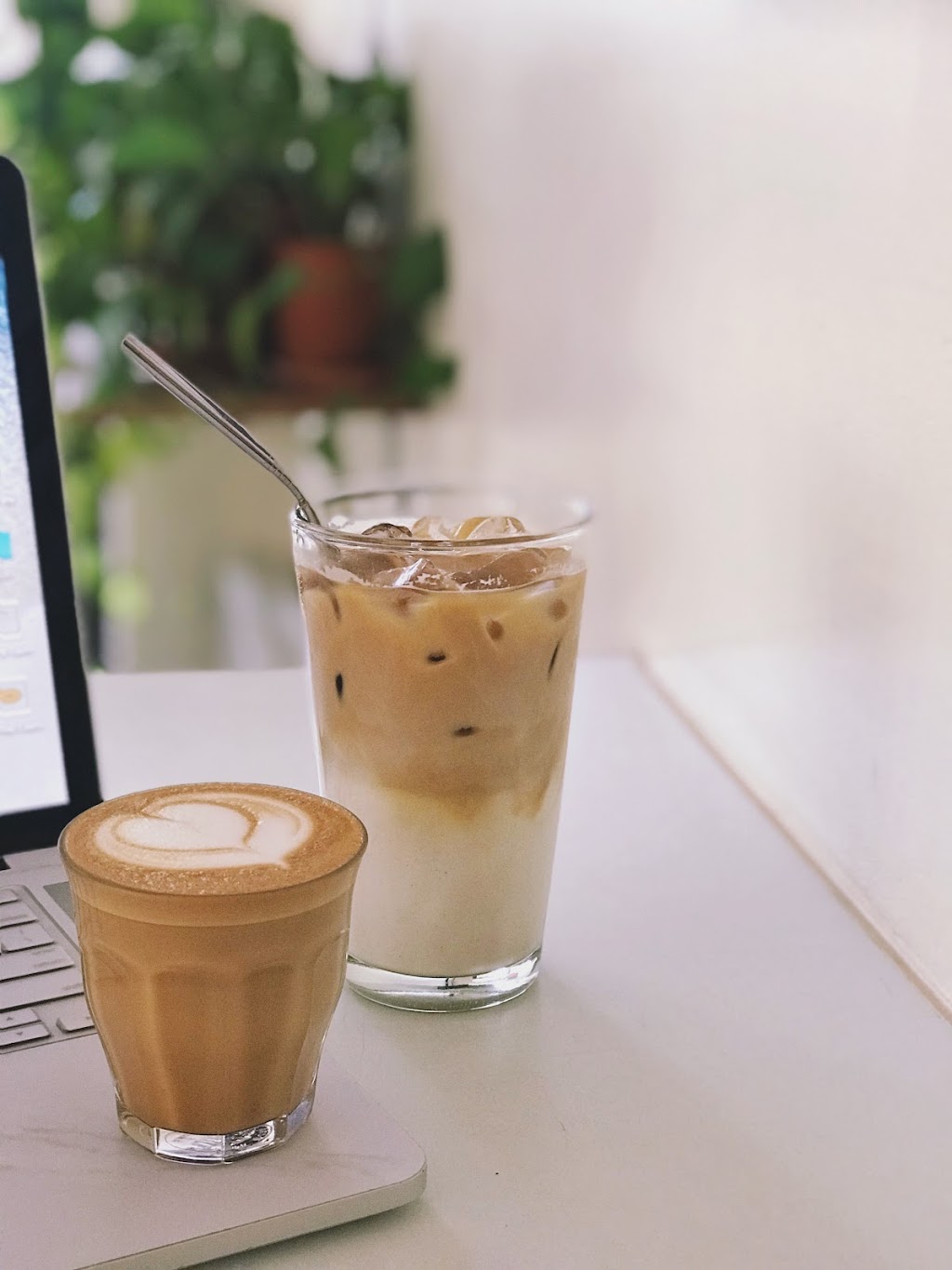 Shaughnessy Café | 1455 Rue Lambert Closse, Montréal, QC H3H 1Z5, Canada | Phone: (438) 386-9890