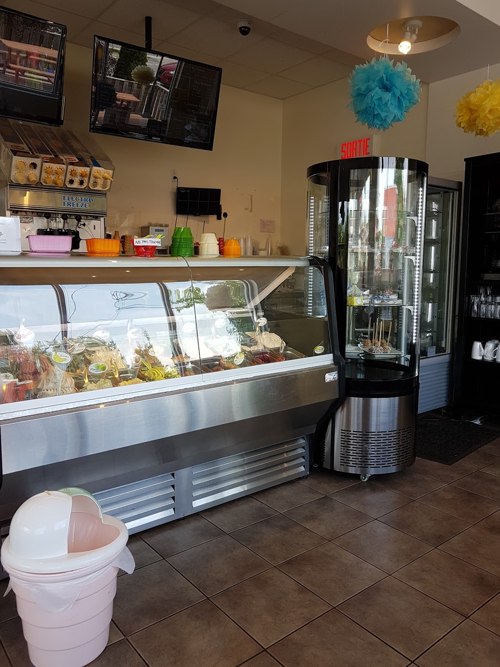 Amir | 7 Rue de la Visitation, Saint-Charles-Borromée, QC J6E 4M9, Canada | Phone: (450) 753-1112
