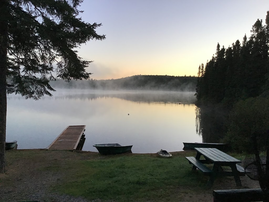 Pourvoirie Domaine Touristique La Tuque Inc | 1500 Rang Est, La Croche, QC G0X 1R0, Canada | Phone: (819) 523-9935