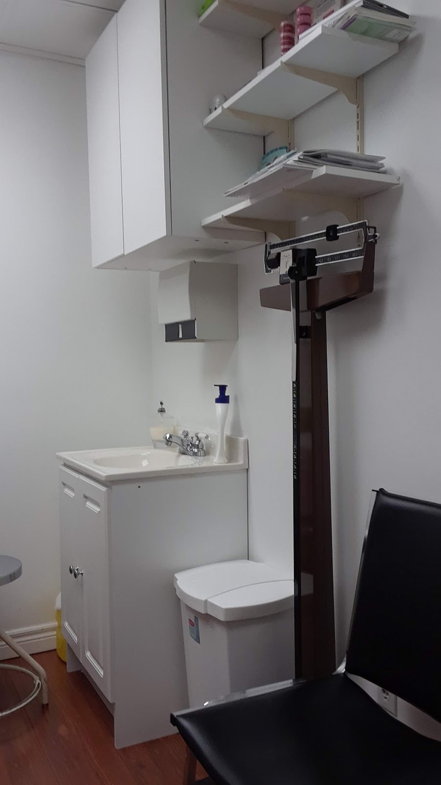 Bain-Atoe G H Dr | 182 Richmond St, Chatham, ON N7M 1P2, Canada | Phone: (519) 380-0202