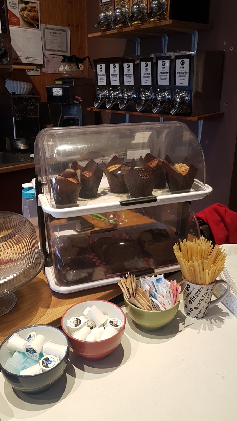 Café De La Poste | 674 Ave Royale, Quebec City, QC G1E 1Y7, Canada | Phone: (418) 661-3398