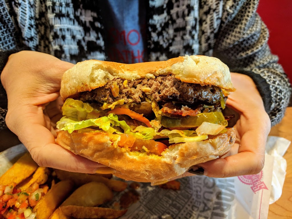 Fuddruckers | 2540 Victoria Ave E, Regina, SK S4N 6M5, Canada | Phone: (306) 586-3833