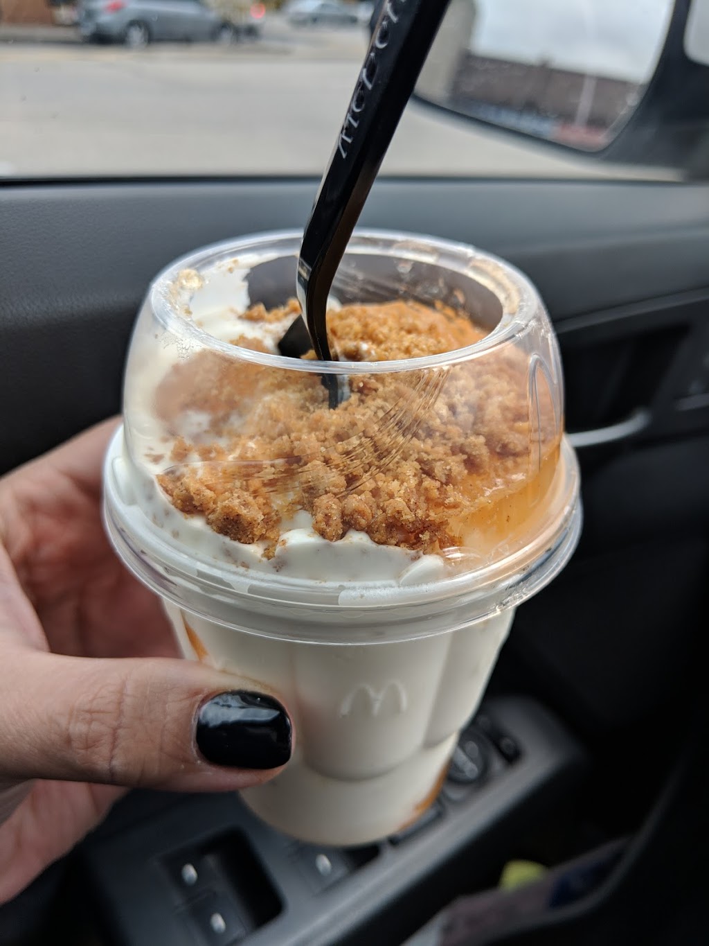 McDonalds | 5636 Glen Erin Dr, Mississauga, ON L5M 6B1, Canada | Phone: (905) 812-7187