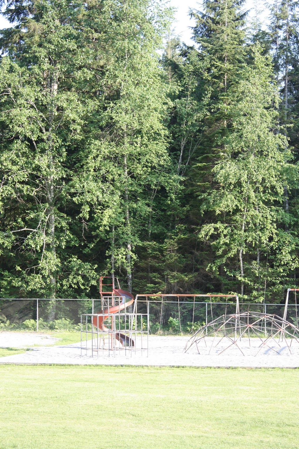 Brackendale Elementary School | 42000 Government Rd, Brackendale, BC V0N 1H0, Canada | Phone: (604) 898-3651