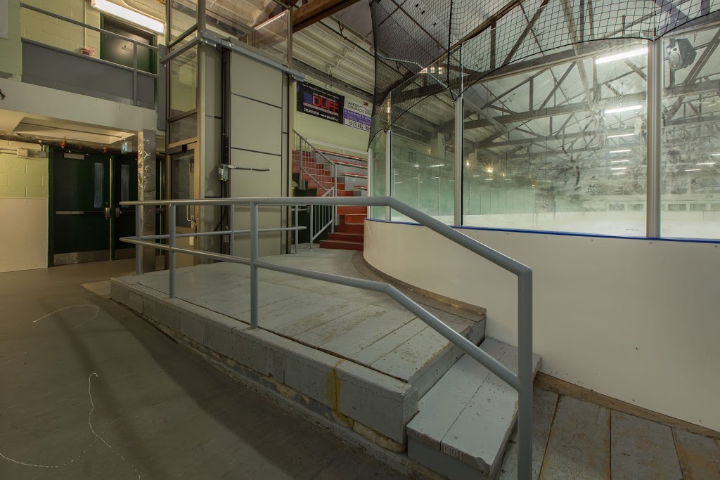 Greenwood Arena | 4065 Dufferin Ave, Petrolia, ON N0N 1R0, Canada | Phone: (519) 882-1570