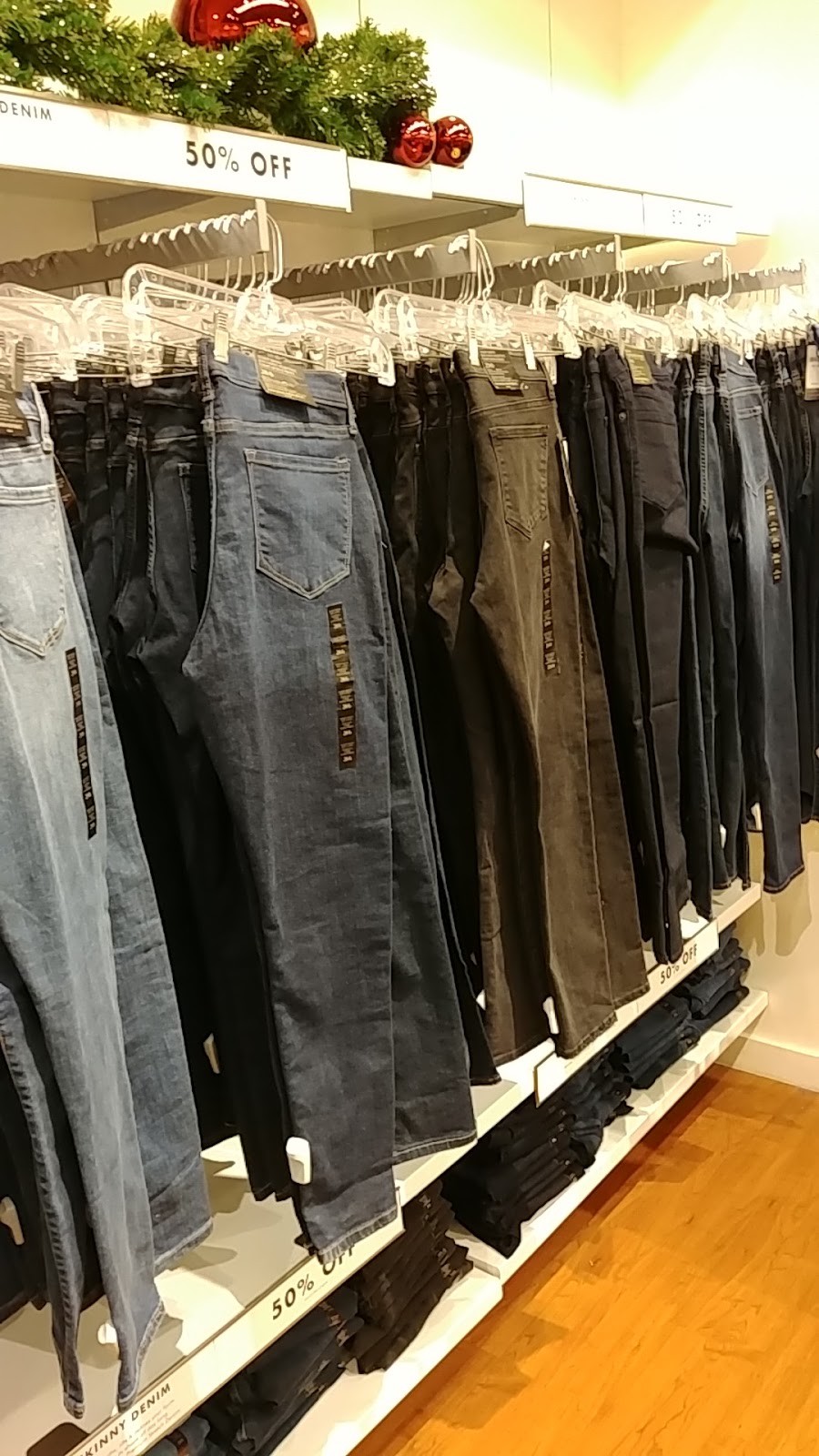 Banana Republic Factory | 8555 Campeau Dr, Ottawa, ON K2T 0K5, Canada | Phone: (613) 831-6389