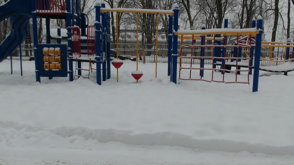 École Anne-Hébert | 555 Ch Ste-Foy, Québec, QC G1S 2J9, Canada | Phone: (418) 686-4040 ext. 4002