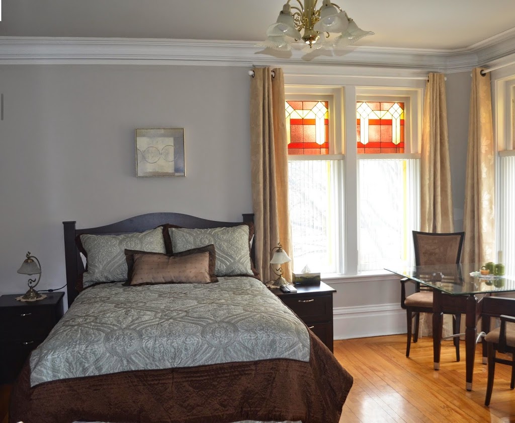 The 100 St-Laurent | 100 Avenue St Laurent, Louiseville, QC J5V 1J7, Canada | Phone: (819) 721-3414