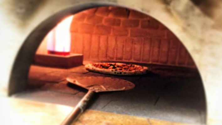 Azzurri Pizzeria | 2404 Edmonton Trail, Calgary, AB T2E 5N8, Canada | Phone: (403) 299-8774